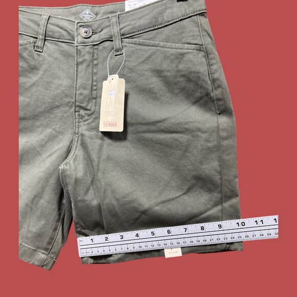 St. John's Bay - Women's Mid-Rise Secretly Slender 7" Inseam Chino Short - 2 - Picture 7 of 12